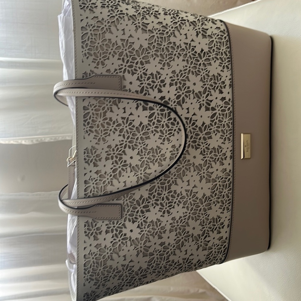 NWT Kate Spade Margareta tote in Bradford court cream/pebble color.